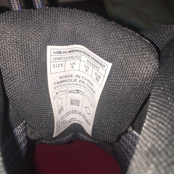 Isoory Hiking Boots - Picture 4 of 8